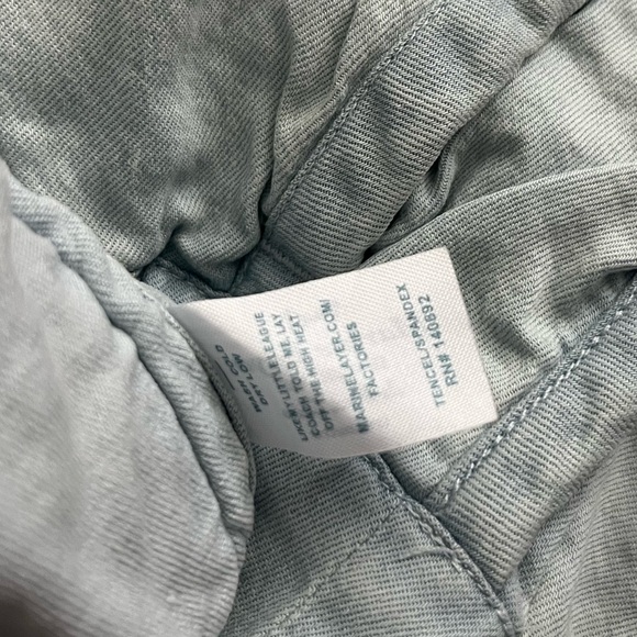 Marine Layer light wash denim look pull on shorts M - Picture 5 of 8